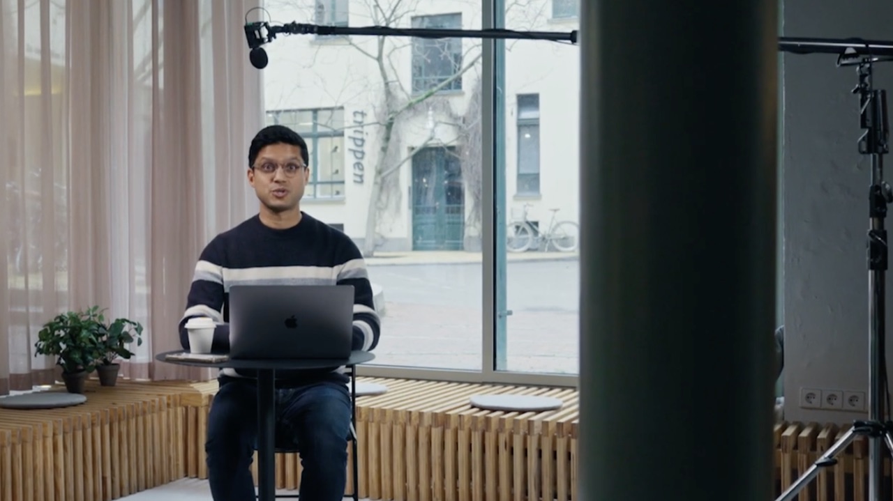 Vihar at a laptop in a Berlin studio, explaining how he plans product strategy in Miro